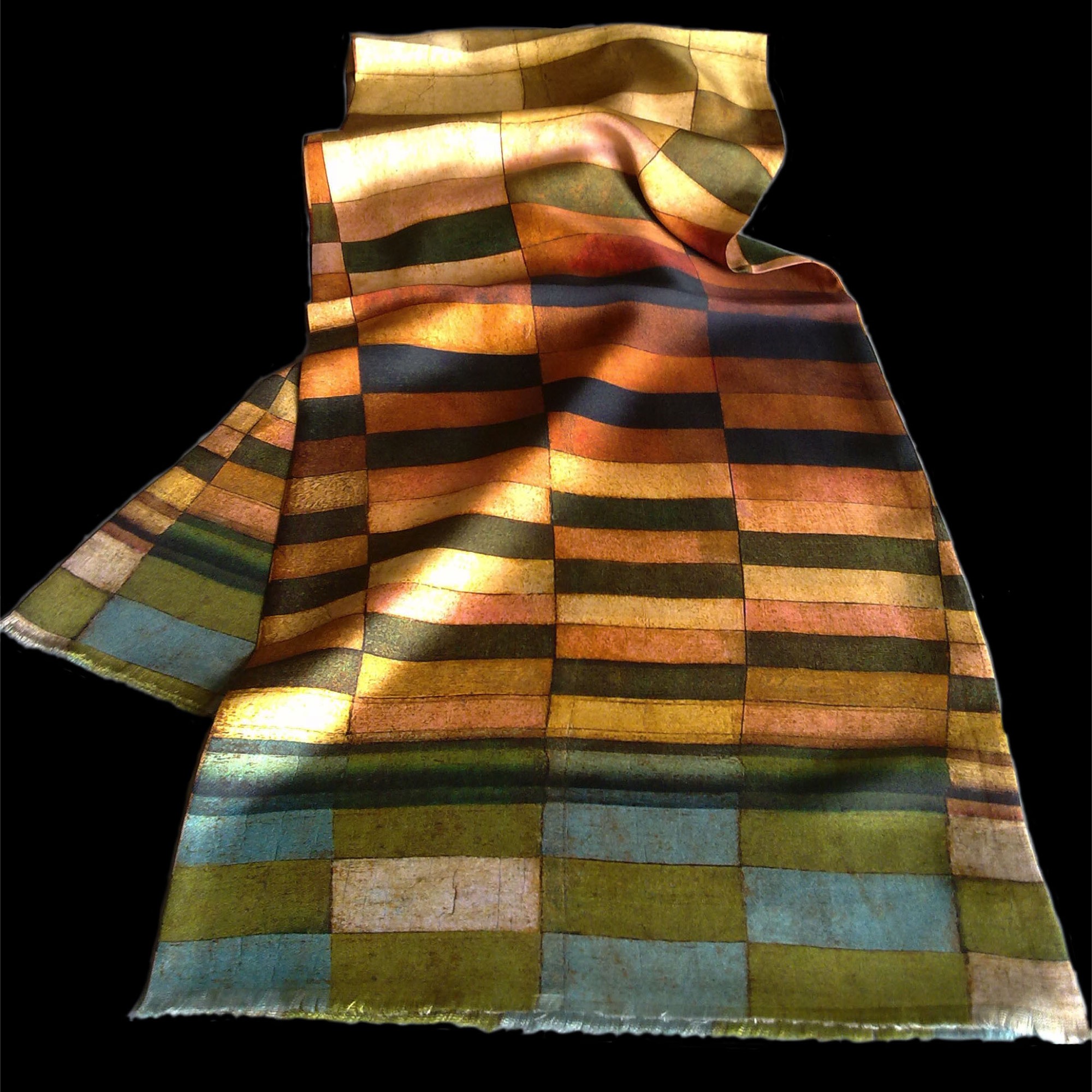 Double-sided silk twill scarf, 68,11X12,9 inches.